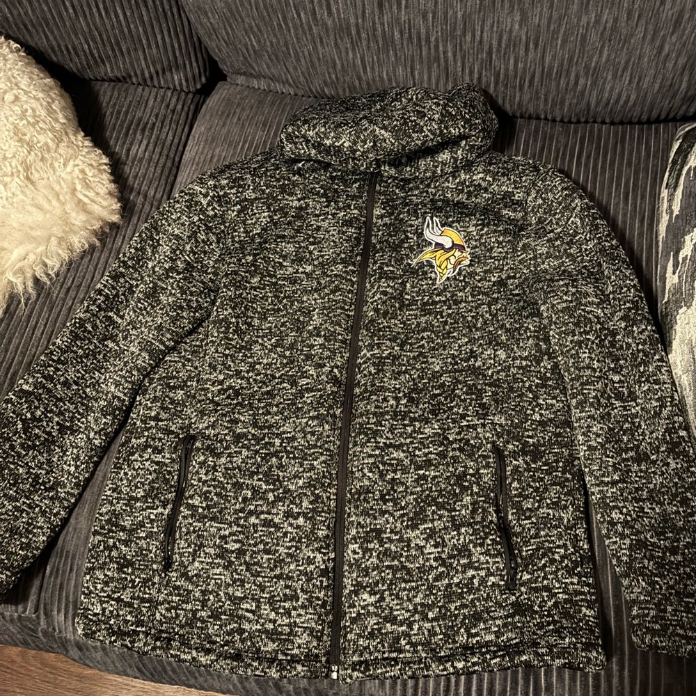 Minnesota Vikings zip up - very warmly lined. Size women’s medium.